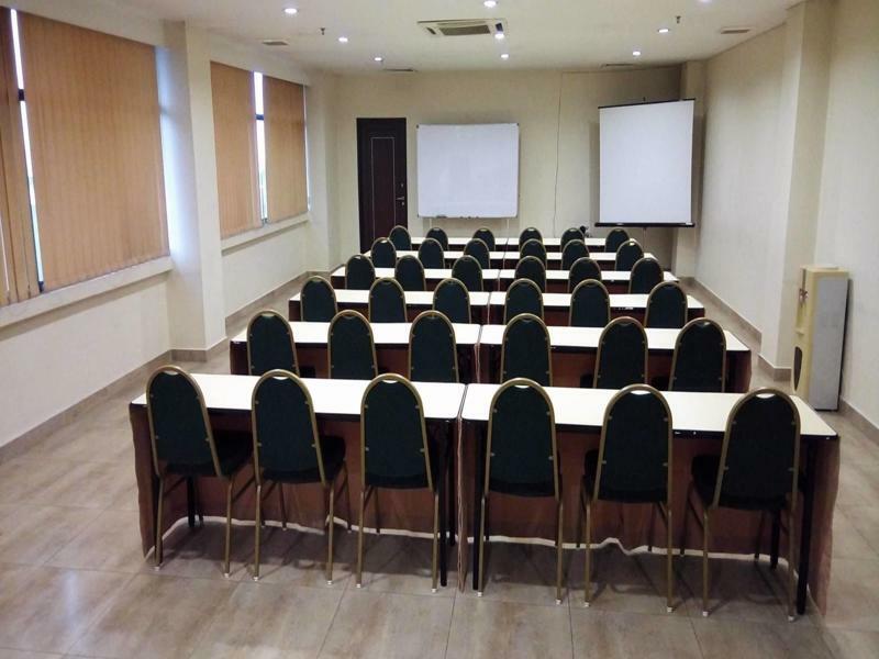 Hotel Sri Sutra - Bandar Sri Damansara สุไหงบูโละห์ ภายนอก รูปภาพ